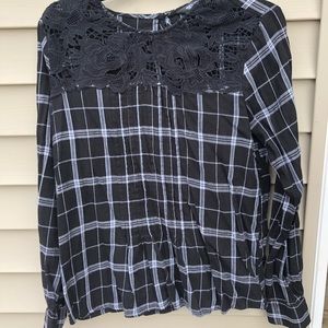 Cute and Stylish Simply Vera Vera Wang Lace Black Plaid Pleated Blouse- Sz M